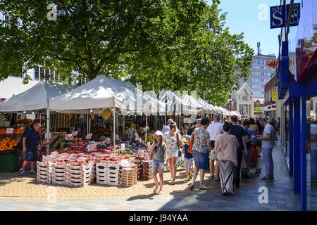 Freitag Markt, High Street, Chelmsford, Essex, England, UK Stockfoto