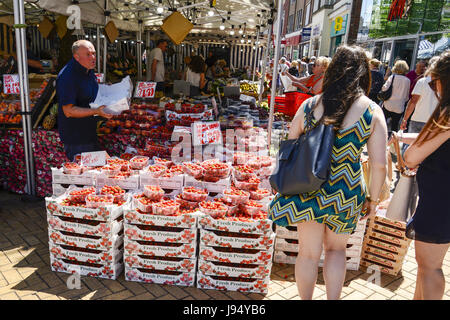 Freitag Markt, High Street, Chelmsford, Essex, England, UK Stockfoto