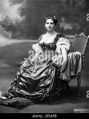 Niederländische Tänzerin MATA HARI (1876-1917) und deutscher Spion fotografiert in Amsterdam im Jahre 1915 Stockfoto