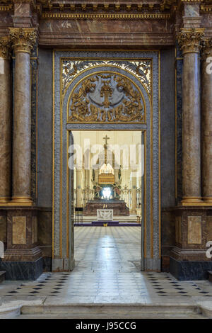 Frankreich, Yonne, Ligny-le-Châtel, Zisterzienser Abtei von Pontigny, der Kirche, der Chor gesehen die Tür des Schutzzauns Stockfoto