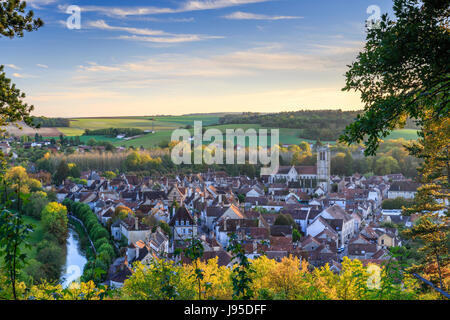 Frankreich, Yonne, Noyers oder Noyers sur Serein, "Les Plus beaux villages de France (Schönste Dörfer Frankreichs) Abend Stockfoto