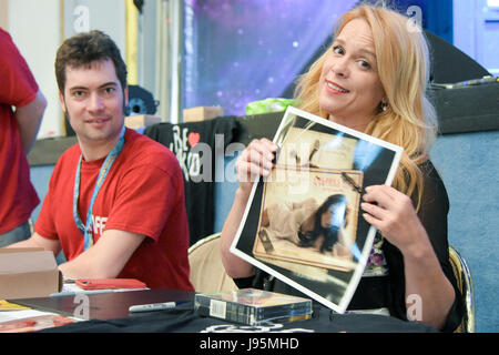 Bonn, Deutschland. 4. Juni 2017. chase Masterson (leeta in Star Trek: Deep Space Nine) der Moderator auf der Fedcon 26, Europas größte Star Trek Convention, lädt Prominente und Fans in Autogrammstunden und Panels zu erfüllen. Die fedcon 26 fand May 2-5 2017. Quelle: markus Wissmann/alamy leben Nachrichten Stockfoto