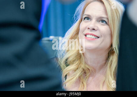 Bonn, Deutschland. 4. Juni 2017. chase Masterson (leeta in Star Trek: Deep Space Nine) der Moderator auf der Fedcon 26, Europas größte Star Trek Convention, lädt Prominente und Fans in Autogrammstunden und Panels zu erfüllen. Die fedcon 26 fand May 2-5 2017. Quelle: markus Wissmann/alamy leben Nachrichten Stockfoto