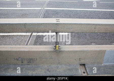 Westminster Bridge. London, UK. 5. Juni 2017. Stahl und Beton Barrieren worden auf Westminster Bridge nach den jüngsten Terroranschlägen in Westminster, London Bridge und Borough Market errichtet. Bildnachweis: Dinendra Haria/Alamy Live-Nachrichten Stockfoto