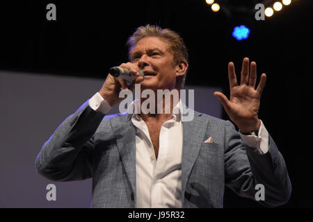 Bonn, Deutschland. 4. Juni 2017. David Hasselhoff (Baywatch, Knight Rider) bei FedCon 26, Europas größter Star Trek Convention, lädt Stars und Fans treffen aufeinander in Autogrammstunden und Platten. FedCon 26 fand Jun 2-5 2017. Bildnachweis: Markus Wissmann/Alamy Live-Nachrichten Stockfoto