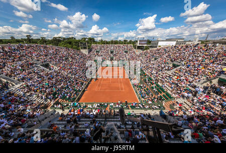 Paris, Frankreich. 5. Juni 2017. Tennis, French Open, Roland Garros, insgesamt Blick auf court Suzanne Lenglen Credit: Henk Koster/Alamy Live News Stockfoto