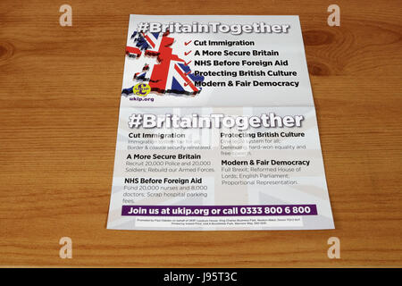 Sheffield, UK. 5. Juni 2017. Wahlkampf Faltblatt im Namen, Großbritannien. 5. Juni 2017. Unabhängigkeit-Partei Kandidat für den Wahlkreis Sheffield describing in britische allgemeine Wahl. Bildnachweis: Cofiant Bilder/Alamy Live-Nachrichten Stockfoto