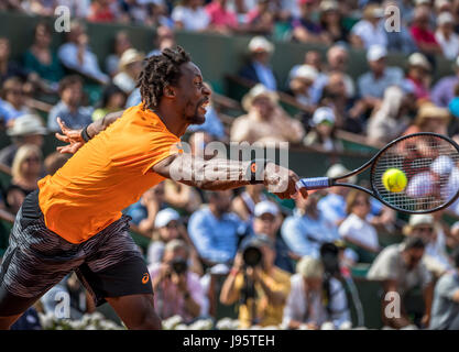 Paris, Frankreich. 5. Juni 2017. Tennis, French Open, Roland Garros, Gael Monfils (FRA) in seinem Match gegen Stan Wawrinka.  Bildnachweis: Henk Koster/Alamy Live-Nachrichten Stockfoto