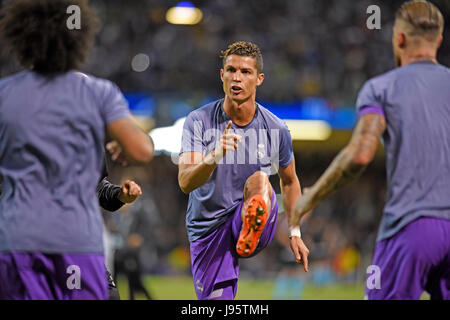 Cardiff, UK. 4. Juni 2017. Cristiano Ronaldo von Real Madrid Aufwärmen vor der UEFA Champions League Finale zwischen Juventus Turin und Real Madrid CF am National Stadium of Wales in Cardiff: Credit: Phil Rees/Alamy Live News Stockfoto