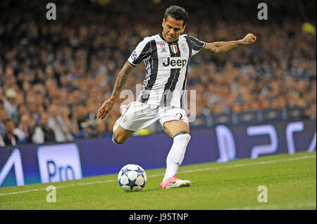 Cardiff, UK. 4. Juni 2017. Dani Alves von Juventus Turin in der UEFA Champions League Finale zwischen Juventus Turin und Real Madrid CF im Nationalstadion von Wales in Cardiff: Credit: Phil Rees/Alamy Live-Nachrichten Stockfoto