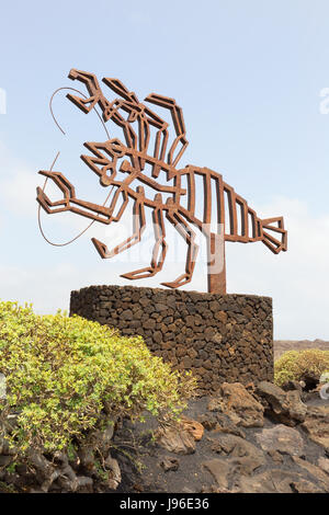 Skulptur eines Krabben oder Hummer vom Künstler César Manrique am Eingang zum Jameos del Agua, Lanzarote, Kanarische Inseln Europas Stockfoto