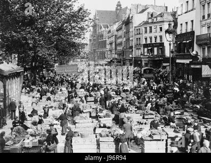 Fast identische Ansichten der Straßenmarkt in Paris, Frankreich Stockfoto