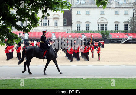 Mitglieder der Sparte Haushalt Proben Trooping die Farbe in London am 31. Mai 2017. Die Zeremonie für den Geburtstag der Königin ist am 17. Juni Stockfoto