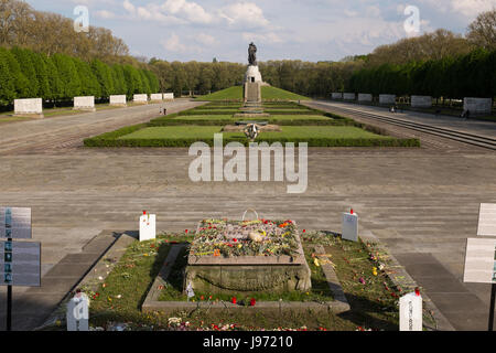 BERLIN, 12. Mai: Die sowjetische Denkmal Treptow im Treptower Park, Berlin am 12. Mai 2017. Stockfoto