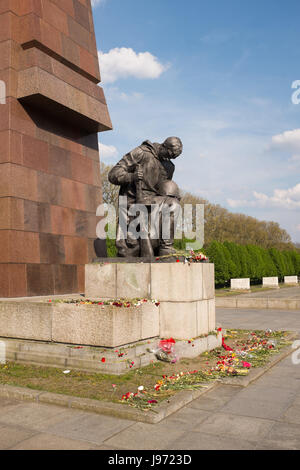 BERLIN, 12. Mai: Die sowjetische Denkmal Treptow im Treptower Park, Berlin am 12. Mai 2017. Stockfoto