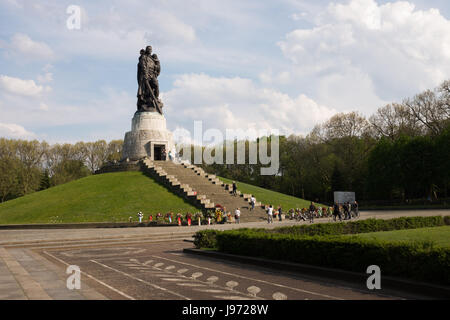 BERLIN, 12. Mai: Die sowjetische Denkmal Treptow im Treptower Park, Berlin am 12. Mai 2017. Stockfoto