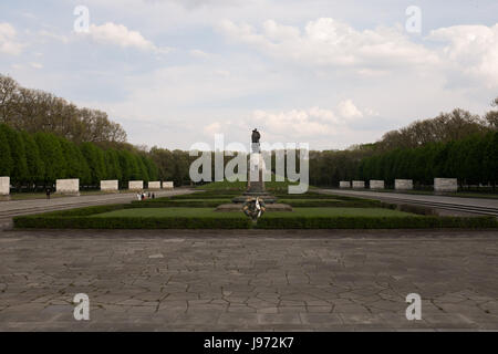 BERLIN, 12. Mai: Die sowjetische Denkmal Treptow im Treptower Park, Berlin am 12. Mai 2017. Stockfoto