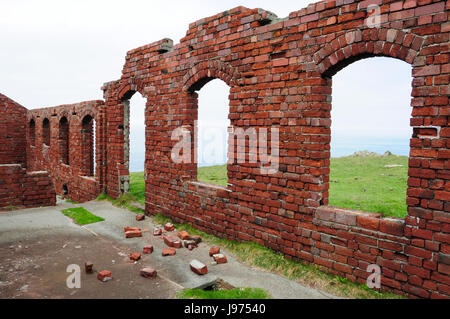 Pembrokeshire - Mai 2017 (Std) - Website der alten Industrie. Altbauten Steinbruch in der Nähe von Porthgain Stockfoto