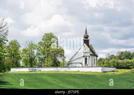 Kapelle unserer Mutter Gottes in der Nähe von Veveri Burg, Mähren, Tschechien. Religiöse Architektur. Reiseziel. Stockfoto