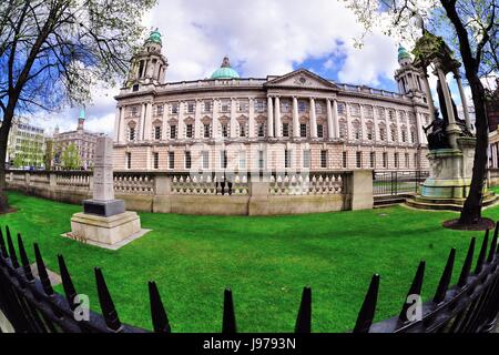 Der Belfast City Hall in Belfast, Nordirland. Rathaus, wurde im Herzen der Stadt am Donegall Square, im Jahre 1906 abgeschlossen. Stockfoto