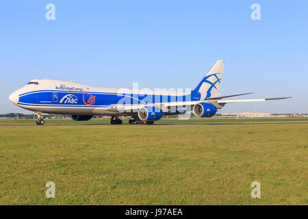 Amsterdam/Niederlande 9. April 2016: Boeing 748 von der Besteuerung von ABC Fracht am Flughafen Amsterdam Stockfoto