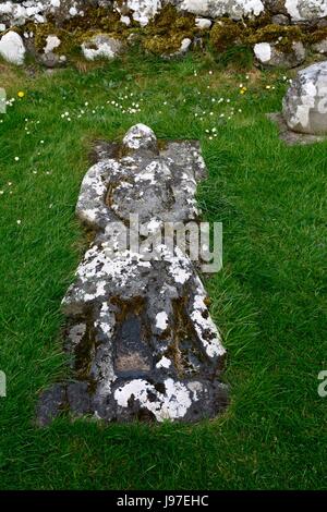 Geschnitzten Stein Grab von Angus Martin Kilmuir Friedhof Isle Of Skye Scotish Highlands Schottland Stockfoto