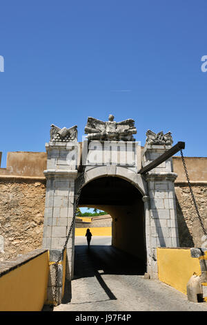 Olivença Tor, einem der Eingänge des 17. Jahrhunderts zu Elvas gehen. Ein UNESCO-Weltkulturerbe in Alentejo, Portugal Stockfoto