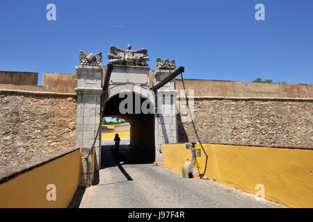 Olivença Tor, einem der Eingänge des 17. Jahrhunderts zu Elvas gehen. Ein UNESCO-Weltkulturerbe in Alentejo, Portugal Stockfoto