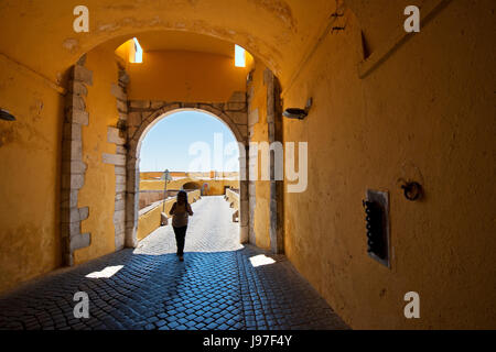 Olivença Tor, einem der Eingänge des 17. Jahrhunderts zu Elvas gehen. Ein UNESCO-Weltkulturerbe in Alentejo, Portugal Stockfoto