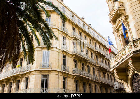 Toulon, Frankreich ist vor allem aus dem 19. Jahrhundert städtische Architektur spiegelt eine Vielzahl von Stilen einschließlich NEOKLASSISCHEN, Second Empire, Beaux Arts & Art Nouveau. Stockfoto