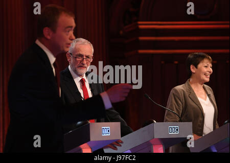 (links nach rechts) Liberal Democrats Führer Tim Farron, Labour-Chef Jeremy Corbyn und grünen Co-Leader Caroline Lucas nehmen Teil in der BBC-Wahldebatte veranstaltet von BBC News-Moderatorin Mishal Husain, wie es ist vom Senat-Haus, Cambridge live ausgestrahlt. Stockfoto