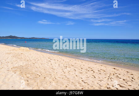 Costa Rei Strandblick - mediterrane Meerblick auf der Insel Sardinien in Italien Stockfoto