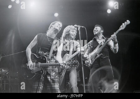 Steve Harley, George Ford und Jo Partridge der englischen Pop-Rock-band Cockney Rebel, auf der Bühne in Hammersmith London, 1976. Stockfoto