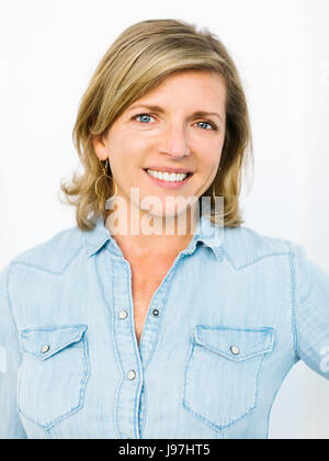 Porträt der lächelnde Frau Stockfoto