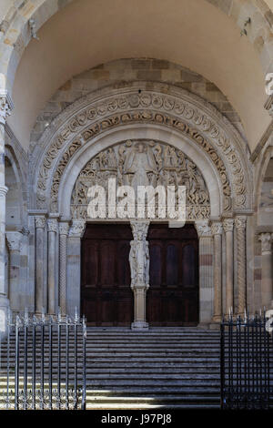 Frankreich, Saone-et-Loire, Autun, Saint Lazare Dom, Portal und das Tympanon des Jüngsten Gerichts Stockfoto