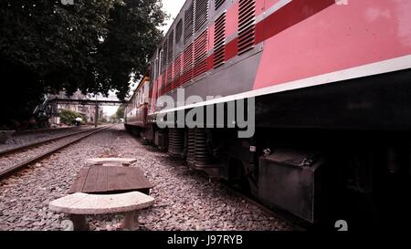 1K aus Bangkok Zug Bahnhof Hua Lamphong Rail Yard SRT Thailand Stockfoto