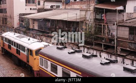 Schulen Sie näher kommen in Zug Bahnhof Hua Lamphong Bangkok Thailand Stockfoto