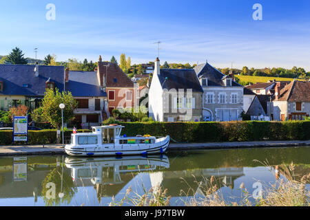 Cher (18), Frankreich, Ménétréol, Région du Berry-Sous-Sancerre, le petit Port de Plaisance Sur le Canal Latéral À la Loire / / Frankreich, Cher, Menetreol-Sou Stockfoto