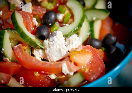 Traditionelles Picknick Essen, mit einem griechischen Salat Stockfoto