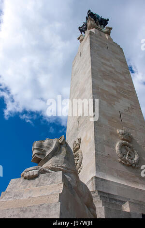 Skulptur von Henry Poole auf Portsmouth Marine-Ehrenmal oder Southsea Marine-Ehrenmal. Entworfen von Sir Robert Lorimer. Am 15. Oktober 1924 vorgestellt. Wichtigste Stockfoto