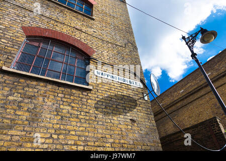 Konvertiert am Flussufer Lagergebäudes in Wapping High Street (Phoenix Wharf), London, UK Stockfoto