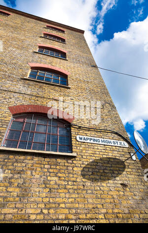 Konvertiert am Flussufer Lagergebäudes in Wapping High Street (Phoenix Wharf), London, UK Stockfoto