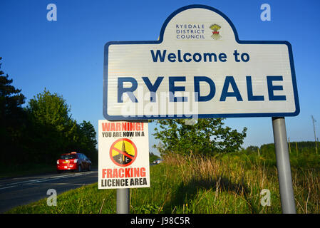 Warnsignal für Fracking Lizenz an Sutton Bank Ryedale Yorkshire Großbritannien Stockfoto