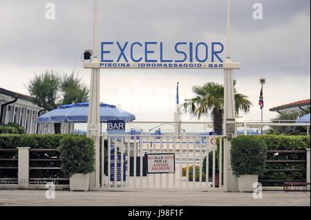 Viareggio, Ferienort in Versilia, Nord Küste der Toskana (Italien), Eintritt in einem Beach resort Stockfoto