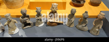 Keramik Figuren der Tänzer und Musiker, Ansicht 1, östliche Han-Dynastie, von M1, Hauguo Shan, Guanzhou Dao, Haizhu District, Guangzhou Hong Kong Museum of History DSC00817 Stockfoto