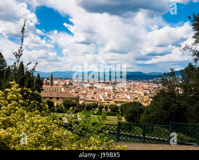 Florenz, Italien - 19. April 2017 - Ansicht von Florenz, Italien, gesehen von den Boboli-Gärten. Stockfoto