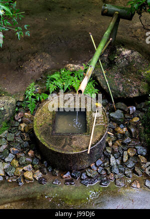 Traditionelle japanische Bambus-Brunnen Ryōan-Ji, Japan Stockfoto
