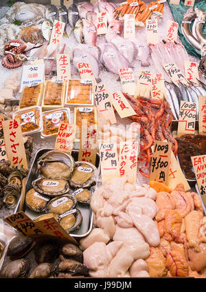 Fisch zum Verkauf - Kyoto-Nishiki Markt Japan Stockfoto