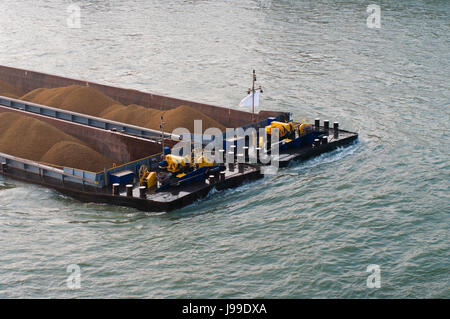 Frachter, Boot, Schiff, geladen, Schiff, Ladung, Sand, Sand, Fluss, Wasser, Rudern Stockfoto