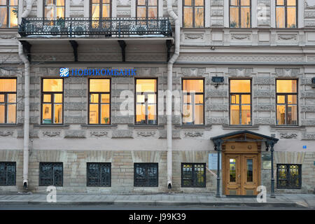 Zeichen und Büro des Novikombank Stockfoto